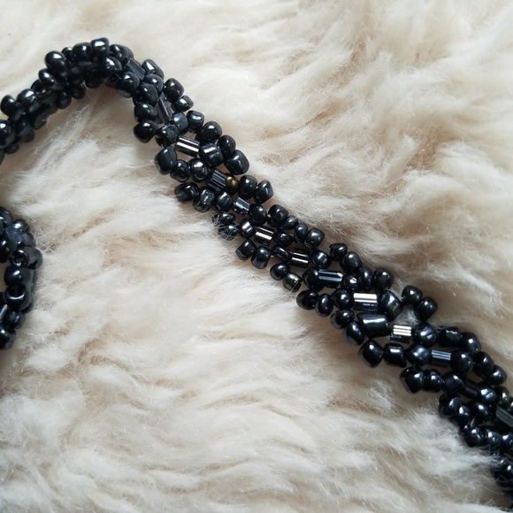 Pretty black necklace - Picture 2 of 2